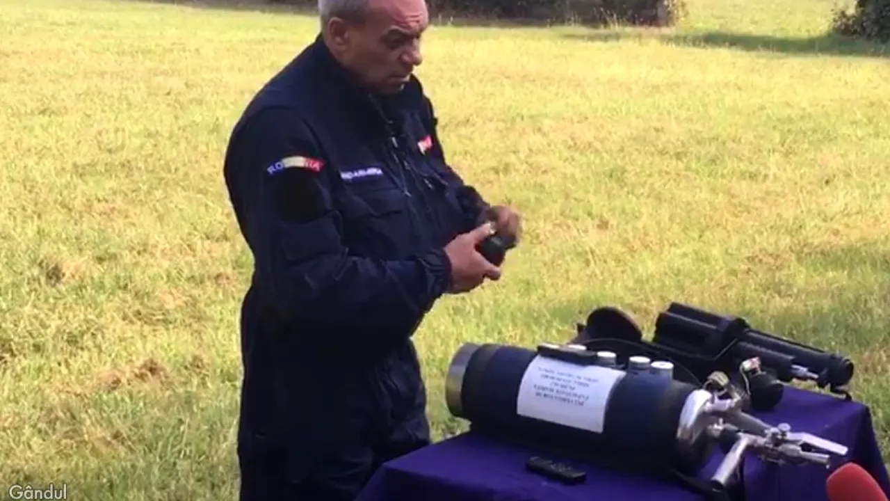 În semn de solidaritate, Jandarmeria și-a gazat, și ea, doi oameni nevinovați