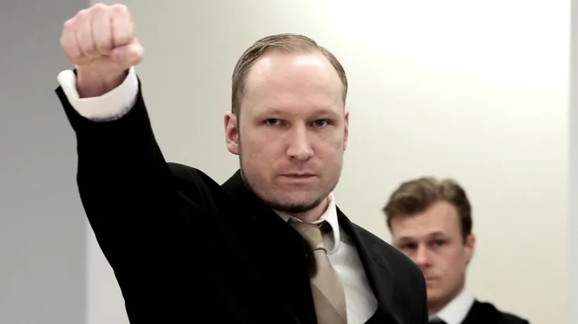 Breivik a făcut un salut nazist înaintea unui proces în care este implicat