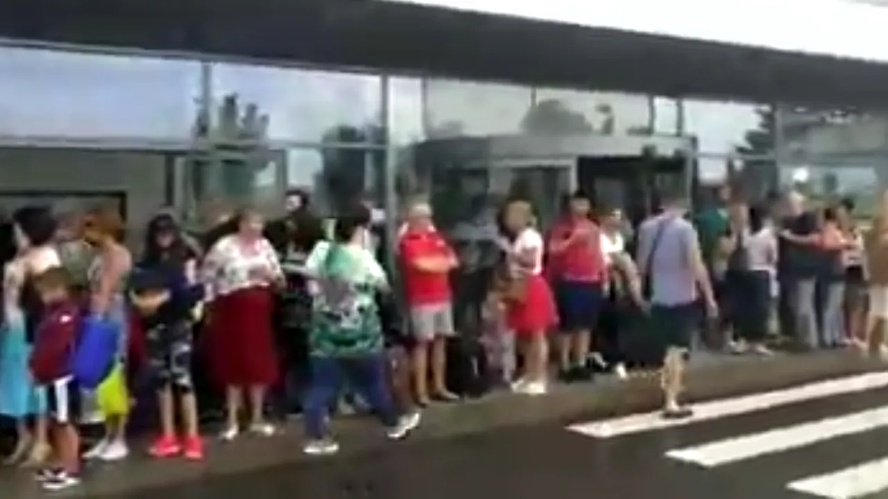 Peste 400 de persoane, evacuate de urgență de pe aeroportul din Sibiu