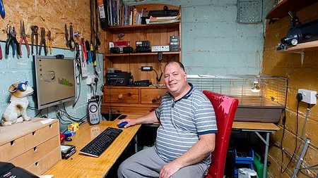 Se afla cu un aparat radio în curtea casei când a avut surpriza vieții lui. „Bine ați venit la bordul Stației Spațiale Internaționale