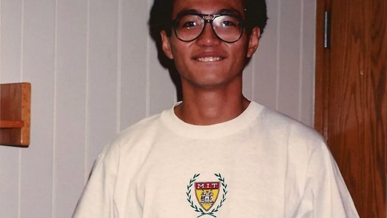 Transformarea incredibilă a „TOCILARULUI cu ochelari de Harry Potter