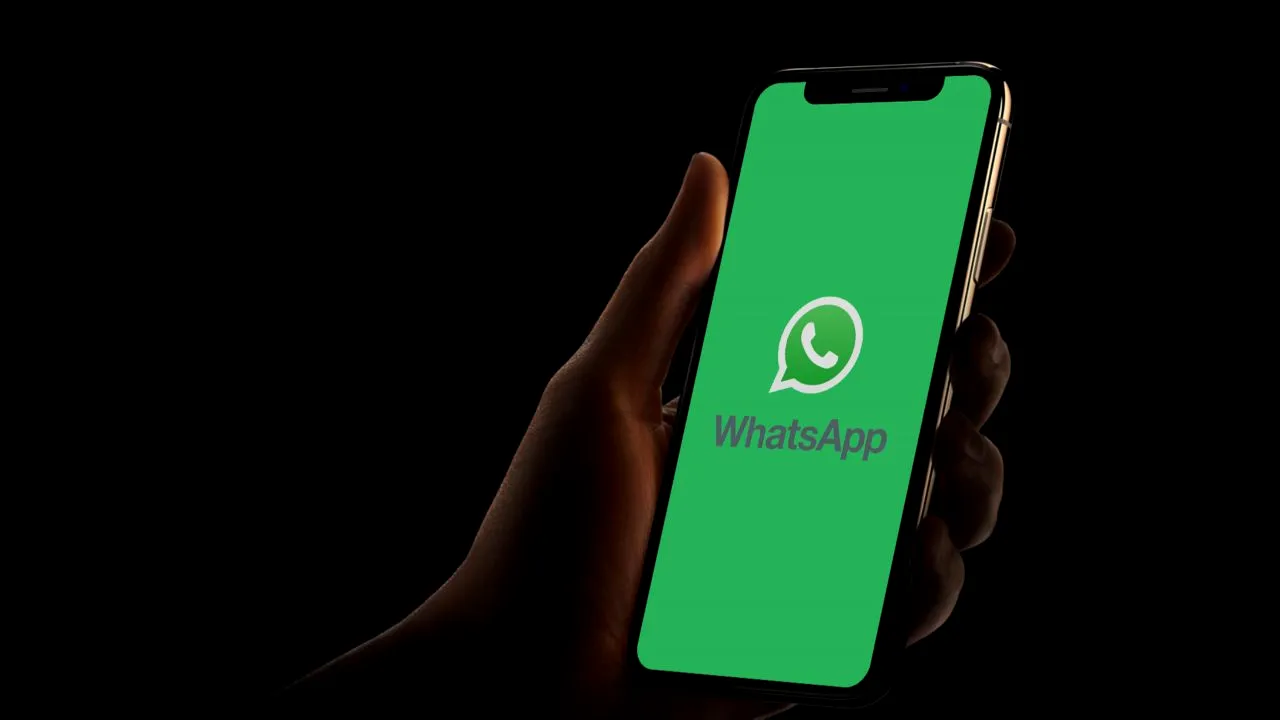 WhatsApp introduce o nouă FUNCȚIE. Are legătură cu mesajele vocale