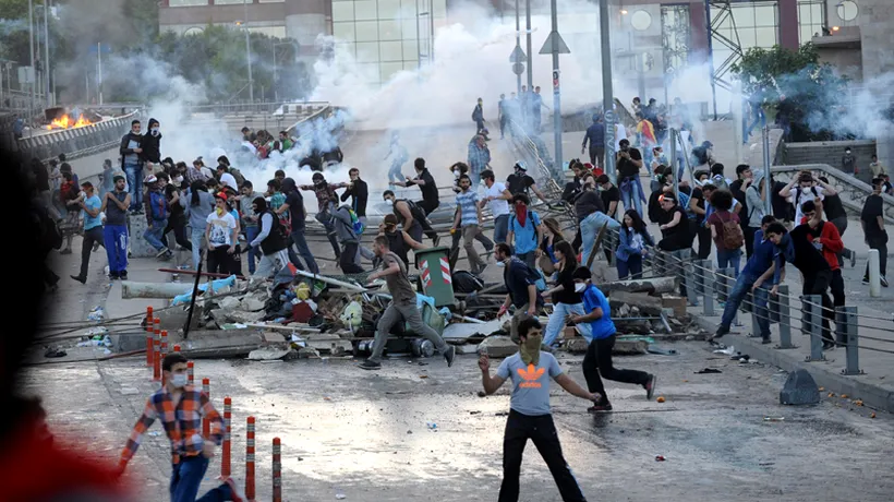 Proteste violente în Turcia. Cel puțin 10 persoane au fost rănite