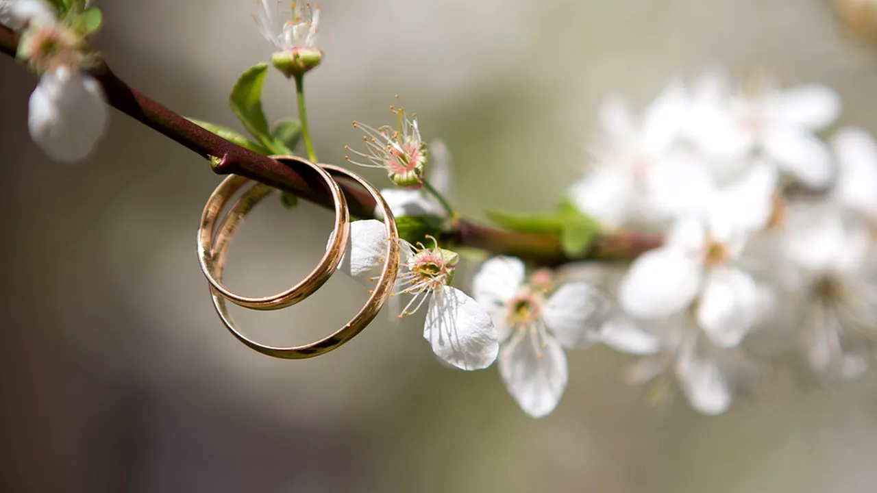 Un bărbat și-a cerut în căsătorie iubita pentru a DOUA OARĂ. Ce a făcut pentru a obține un „DA