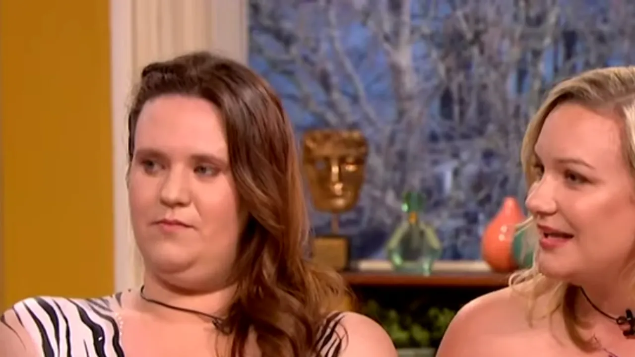 Au apărut goi, în direct, la o emisiune TV. Ce au făcut cei cinci invitați - VIDEO