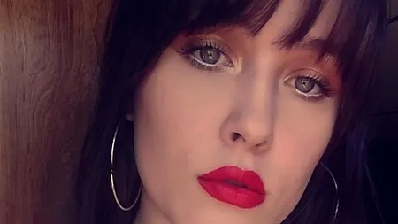 A fost DATĂ AFARĂ dintr-un mall după ce s-a îmbrăcat AȘA. Se pare că bărbații nu s-au putut ABȚINE și m-au expediat