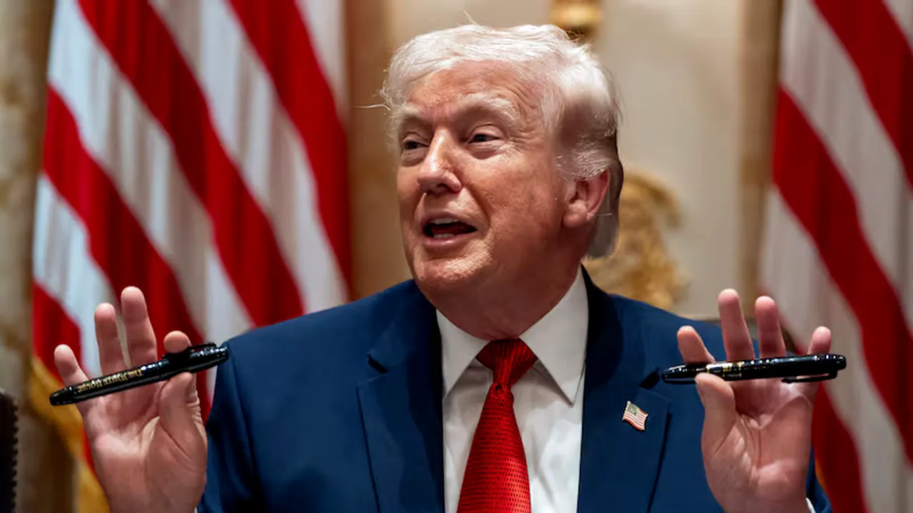 Trump a întrerupt ședința de Cabinet despre războiul din Iran ca să povestească 5 minute despre un marker. Ce l-a fascinat