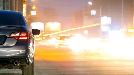 Codul Rutier 2025. Sancțiuni pentru șoferii care dau FLASH-uri în trafic