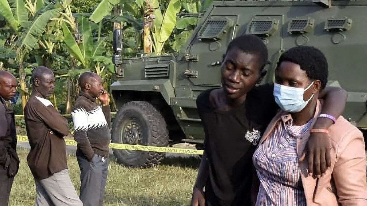 MASACRU în Uganda. Copii arși de vii, băieții căsăpiți cu topoare, fetele răpite pentru a fi vândute. Cine sunt măcelarii