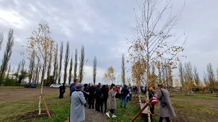 Primul parc cu poveștile oamenilor dragi, dispăruți dintre noi, s-a deschis în Banat. Urmează încă două, în București și Oradea | GALERIE FOTO