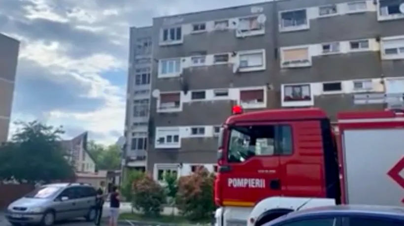Explozie într-un bloc din Bihor: După evacuarea apartamentelor, pompierii au găsit un cadavru în descompunere