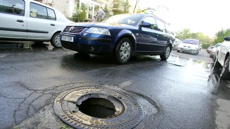 Hoții de fier vechi obligă Primăria Craiova să înlocuiască capacele de canalizare din fontă cu unele din plastic