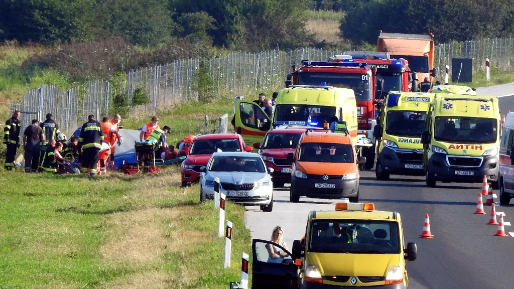 Carnagiu pe o autostradă din Croația: 11 persoane au murit în urma unui accident în care a fost implicat un autocar polonez