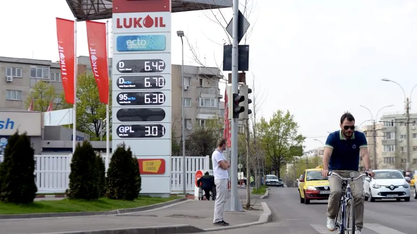 Amendă de 20.000 lei pentru LukOil după ce mai multe mașini au alimentat la Cluj cu apă în loc de benzină
