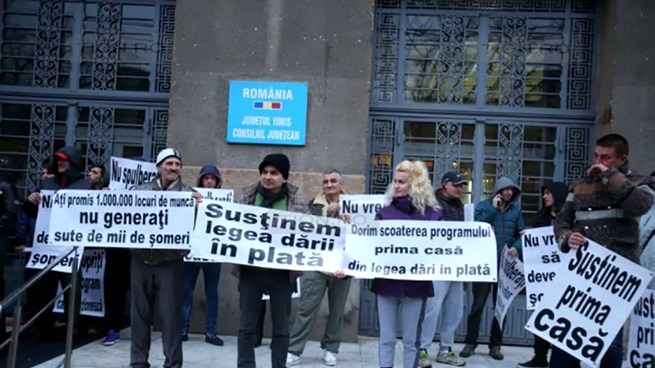 Protest la Timișoara împotriva legii dării în plată: „Noi susținem Prima Casă, dar Guvernul nu ne lasă