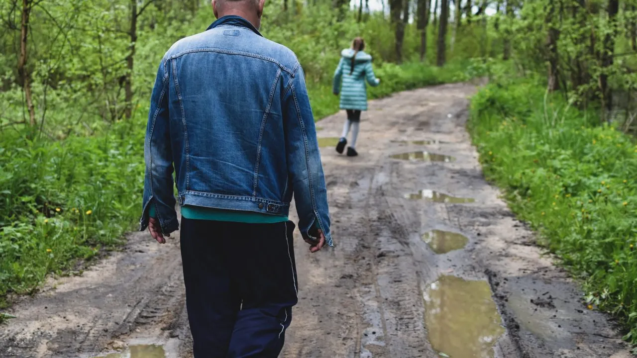 Fetiță de 13 ani, acostată de două ori de același bărbat. Individul în vârstă de 64 de ani a fost prins