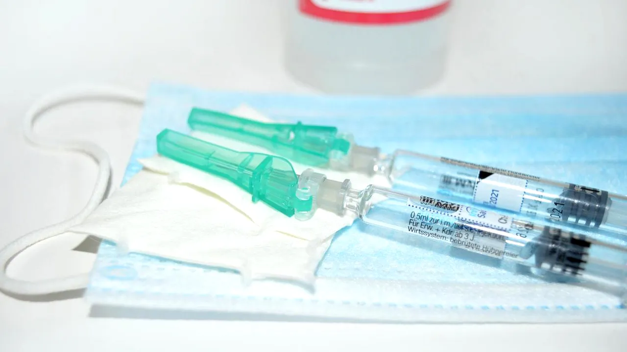 Un licean de 18 ani din Bacău a făcut infarct în urma rapelului cu vaccinul Pfizer