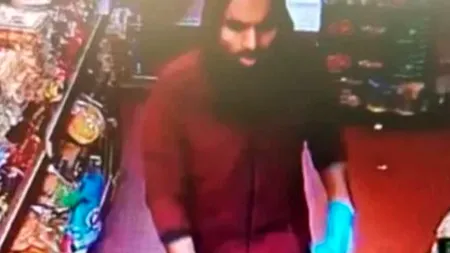 În 29 mai, 2020, bărbatul din imagine a fost dat dispărut. Zilele trecute, a reapărut, ca și cum nimic nu s-ar fi întâmplat. Unde dispăruse, de fapt