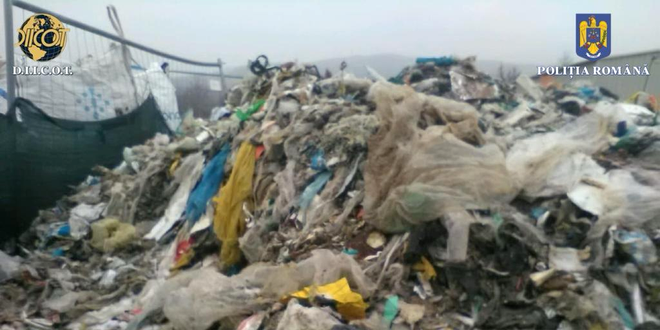 Mafia deșeurilor. Mai multe persoane au introdus în România 1.500 de tone de gunoaie