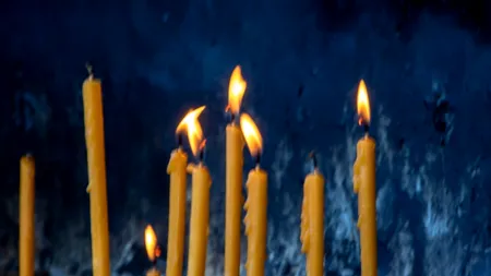 MOȘII de iarnă 2024. Când pică și ce se dă de pomană în Sâmbăta Morților