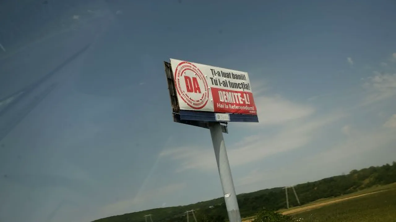 REFERENDUM 2012. Ce este în neregulă în această fotografie