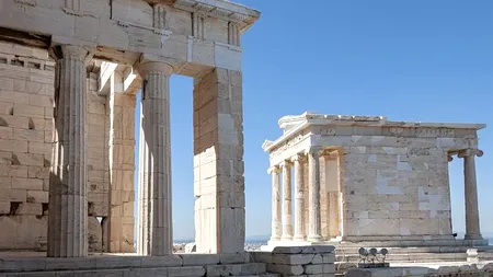 Restricții dure în Grecia, de sărbători: Festivități publice anulate, mască sanitară peste tot și amendă pentru nevaccinați