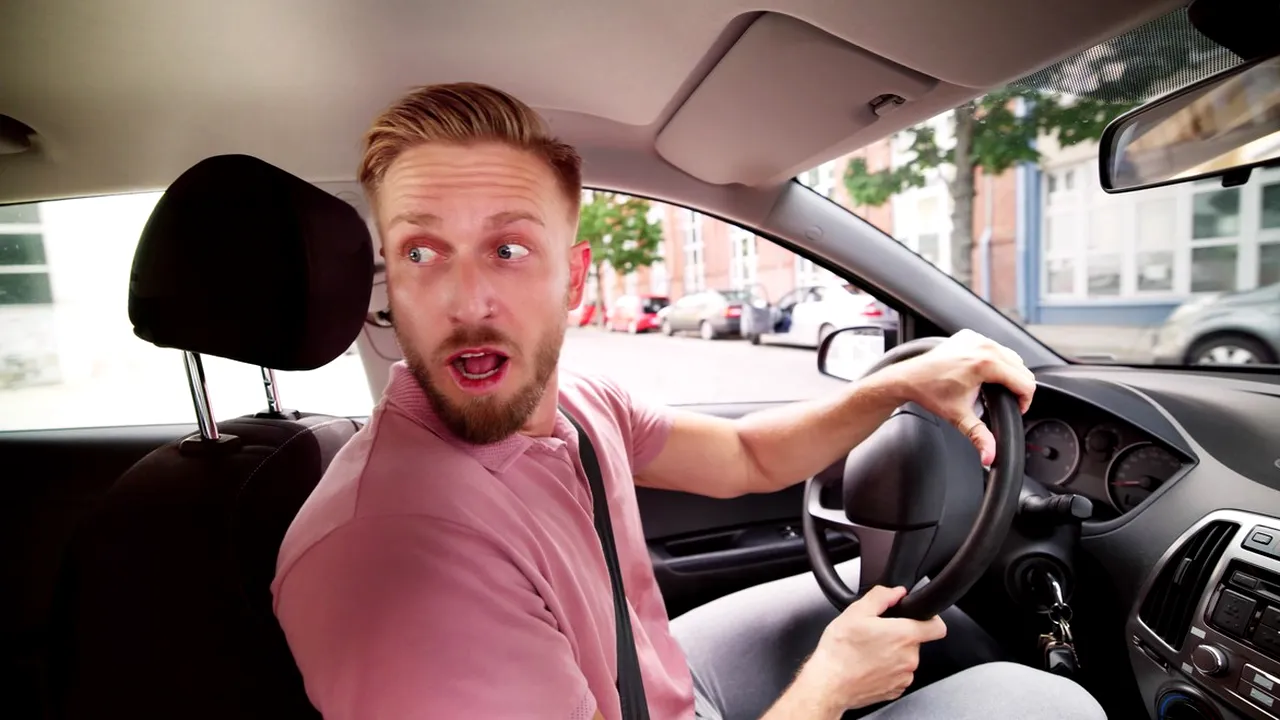 Viteza incredibilă cu care poți merge în MARȘARIER cu mașinile care au această tehnologie. NU e deloc recomandat și te expui la riscuri uriașe