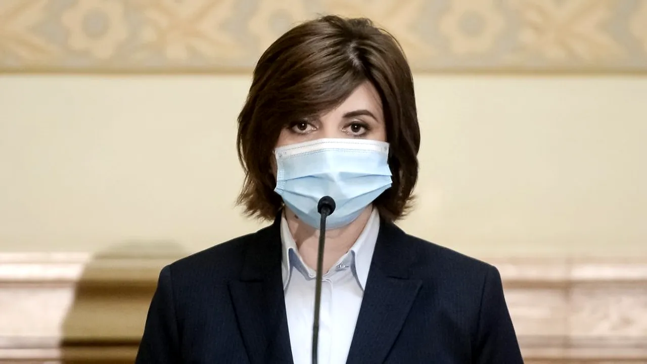 Ministrul Educației anunță ce se întâmplă cu elevii care nu au acces la internet / Măsurile luate pentru trecerea totală la învățământul online