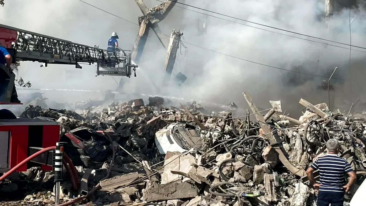 VIDEO | Explozie puternică la un depozit de artificii din Erevan. Două persoane au murit și alte câteva zeci, printre care și copii, au fost rănite