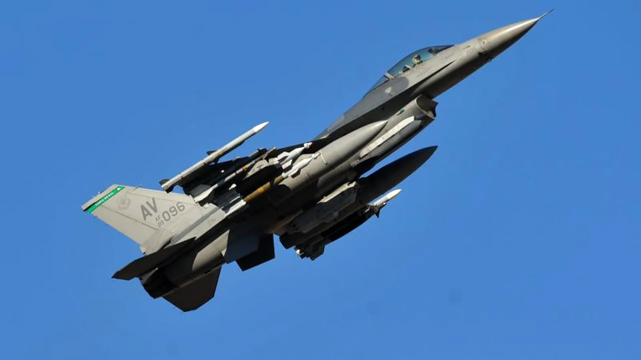 Ponta, copilot într-un zbor cu un avion F-16