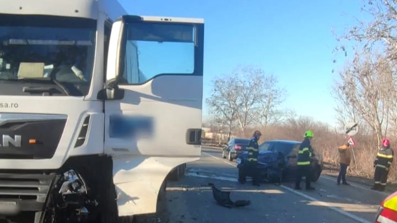 Accident rutier, trei mașini implicate. Trafic BLOCAT pe Drumul Național 65 - European 574 / Cisterna era încărcată cu oxigen lichid pentru spitale