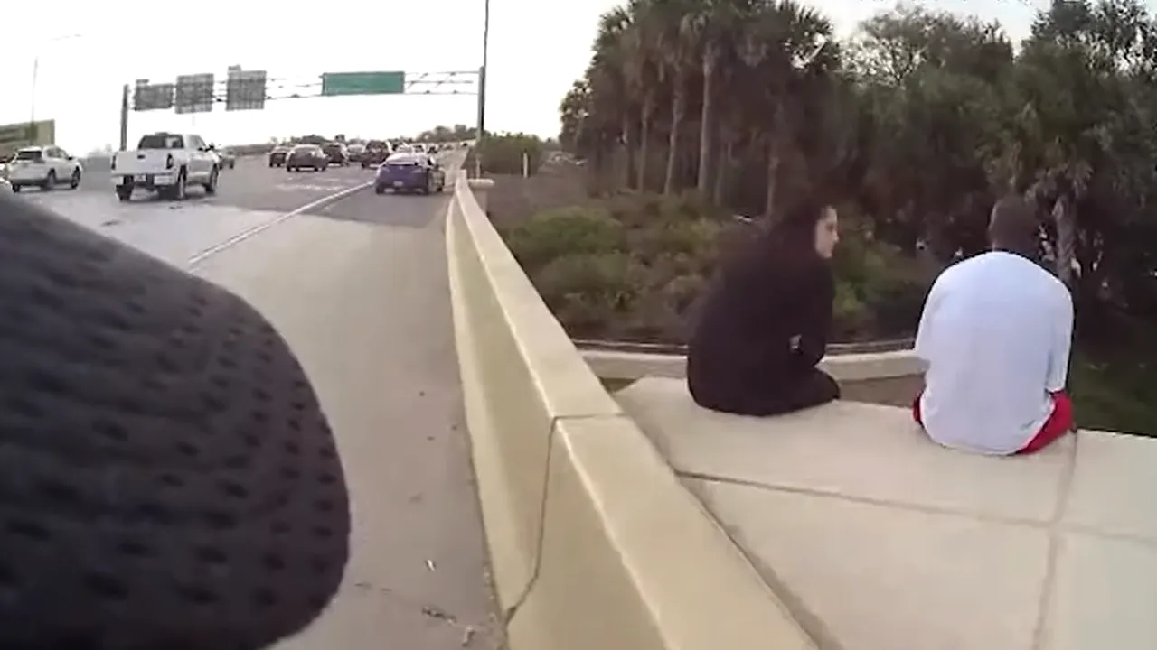 Inițiativă inedită: O femeie a reușit să îl determine pe un bărbat să nu se sinucidă folosind versurile celebrei trupe Linkin Park 