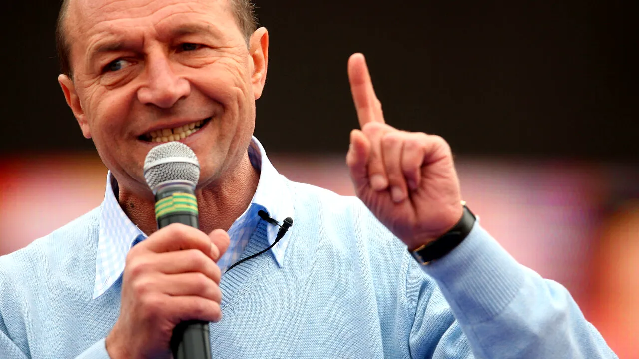 Traian Băsescu vrea introducerea serviciului militar OBLIGATORIU: „Tinerele generații să învețe să țină o pușcă în mână”