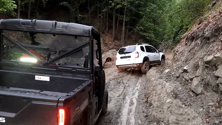 Urmările ploilor: Drumul forestier care leagă Slănic Moldova de Poiana Sărată a fost puternic afectat / Sute de locuitori dintr-un sat au rămas izolați după ce podețul de acces a fost rupt de viitură - VIDEO