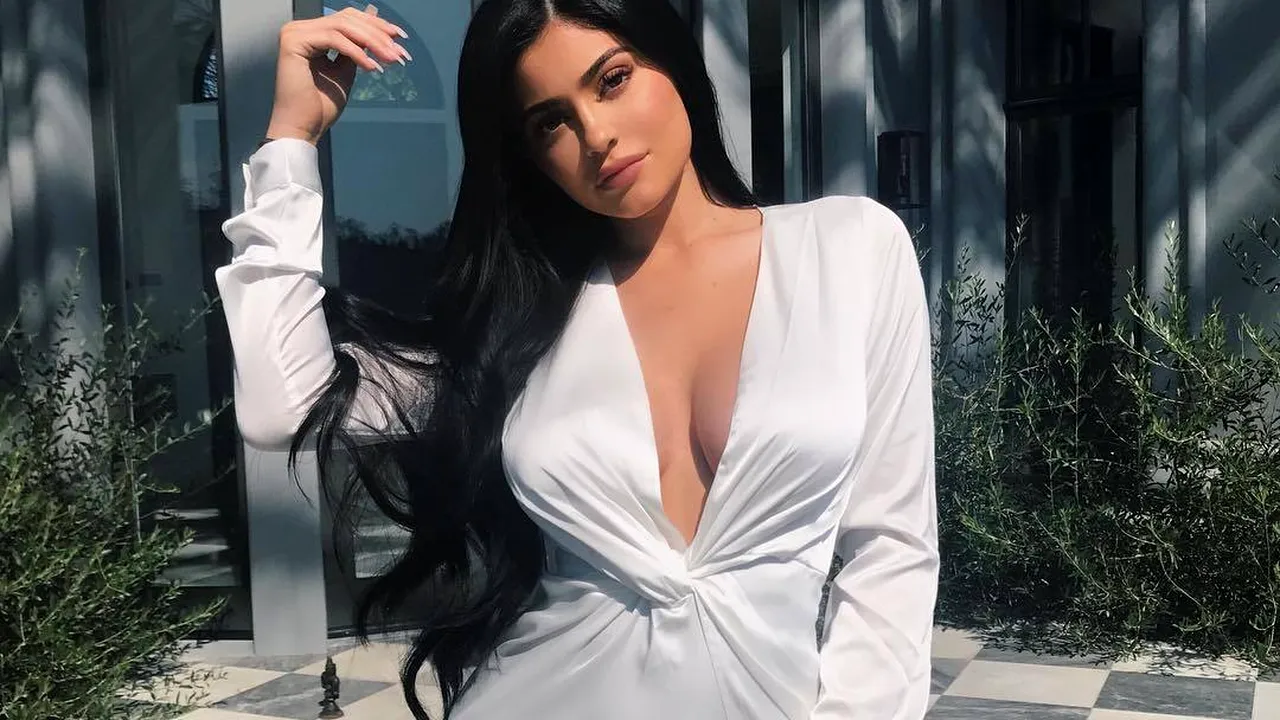 Scandal uriaș în SUA: Kylie Jenner, cea mai mică dintre surorile Kardashian, însărcinată la 20 de ani. Doi bărbați susțin că sunt tatăl copilului
