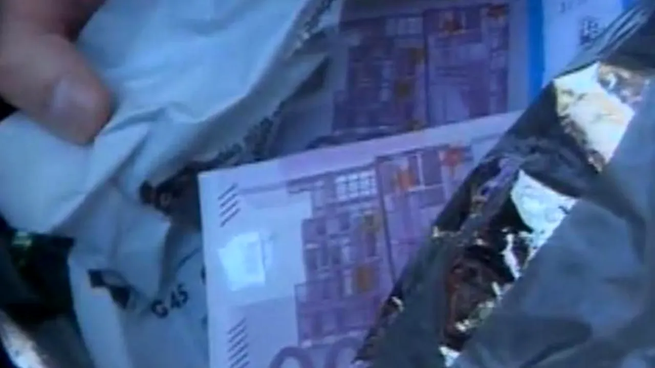 SHOW-UL OLTCHIM. Dan Diaconescu, ținut cu sacii de bani la ușa Ministerului Economiei. 