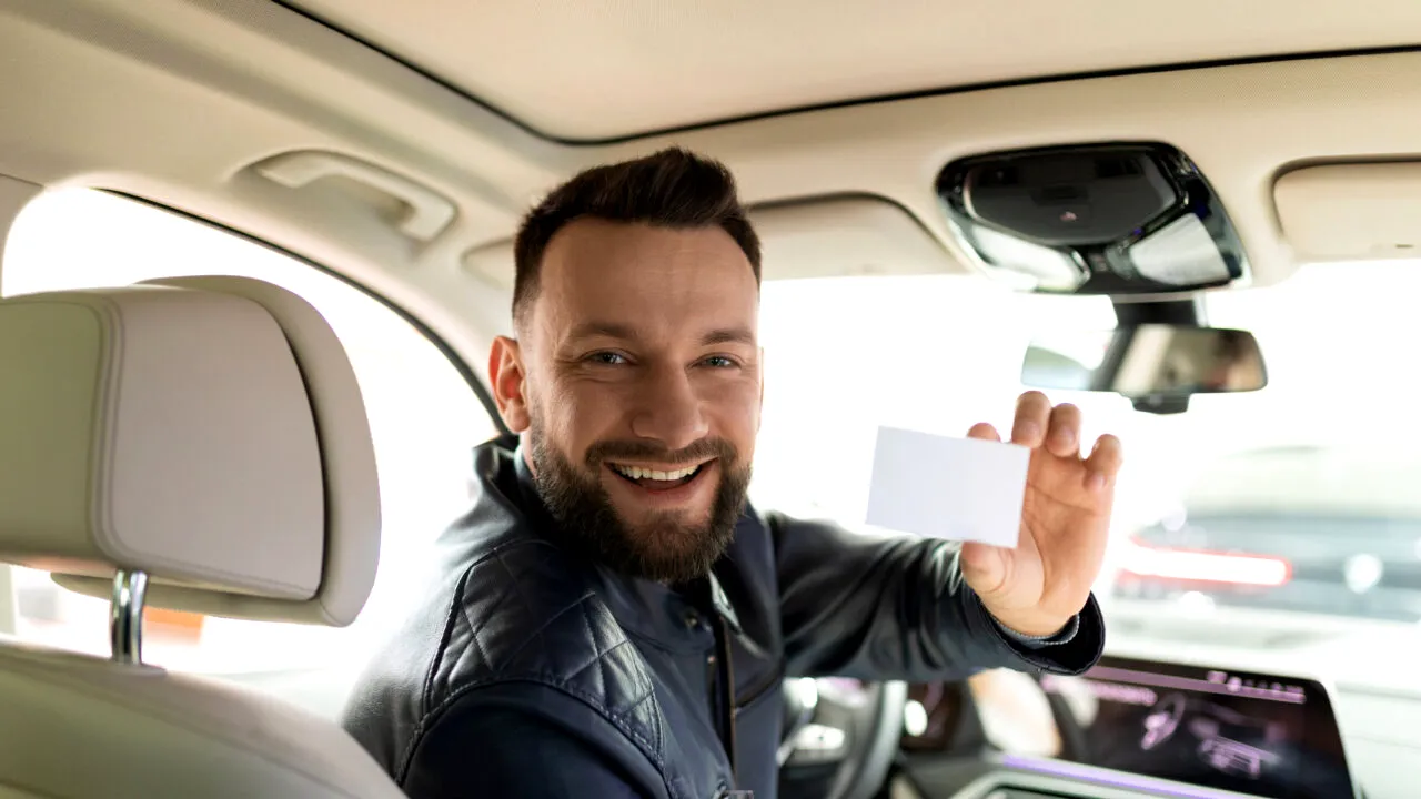 Legea pentru simplificarea obținerii permisului de conducere, publicată în Monitorul Oficial. Ce trebuie să știe cei care dau sala