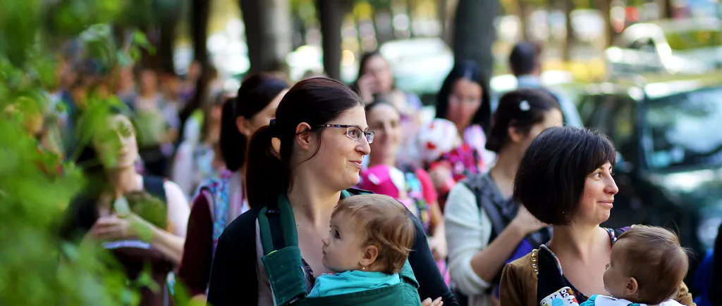 Cea mai tânără bunică din lume este o româncă de 23 de ani