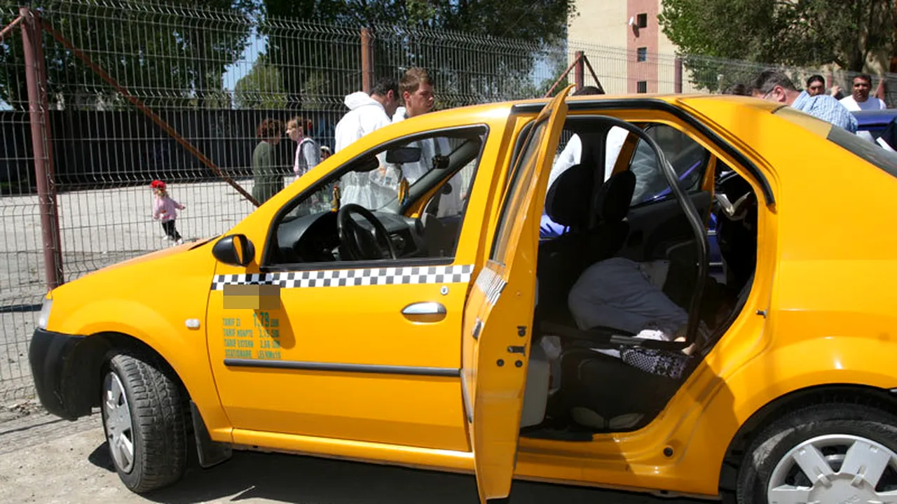 Taximetrist jefuit și amenințat de un client care apoi s-a urcat la volanul mașinii și a fugit
