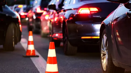Căderi de PIETRE pe Valea Oltului. Traficul a fost blocat