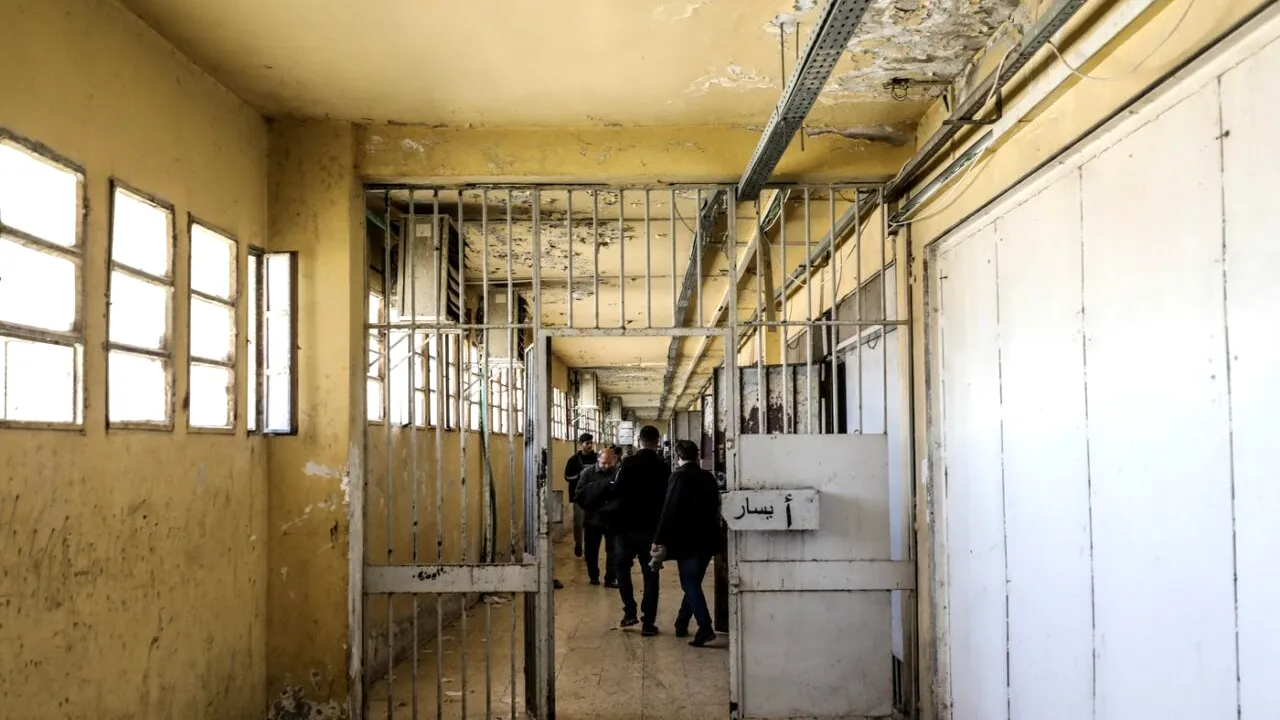 Printre deținuții eliberați de rebelii sirieni s-a numărat și un COPIL. Minorul se afla într-o celulă subterană