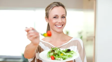 Top 9 alimente sățioase care nu îngrașă, ideale pentru consumat vara: „Fericiți și cu burta plină…chiar se poate!”