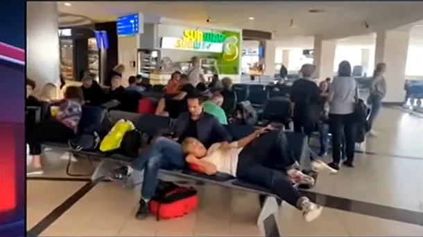 <span style='background-color: #dd9933; color: #fff; ' class='highlight text-uppercase'>ACTUALITATE</span> 180 de români, blocați de 12 ore pe aeroportul din Antalya: „Ne pare rău că am apelat la această agenție și ne temem de viața noastră”