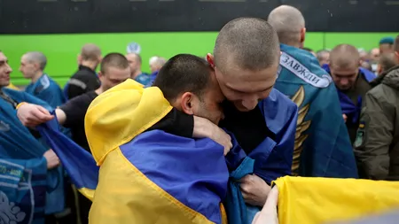 Un nou schimb de prizonieri de război între Ucraina și Rusia: 185 de militari din fiecare tabără s-au întors ACASĂ