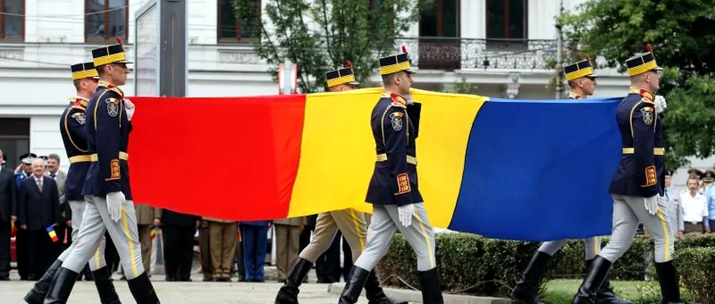 De ziua drapelului, România este în doliu național. Pentru a șaptea oară, în ultimii 23 de ani, românii au păstrat tăcerea pentru trei minute. FOTO