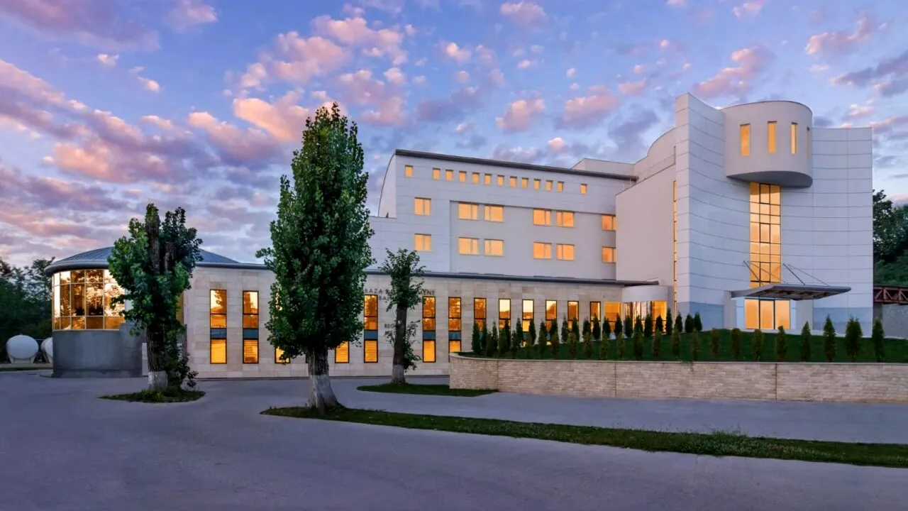 (P) Despre recuperarea medicala a herniei de disc cervicale