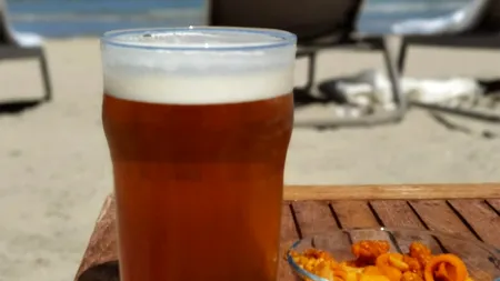 Prețurile au luat-o RAZNA! Câți lei costă un pahar de bere în Mamaia, acum, în iunie 2023
