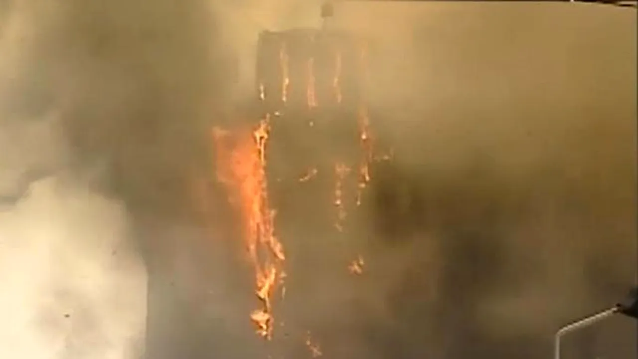 INCENDIU de proporții la o clădire de birouri din cartierul bucureștean Militari