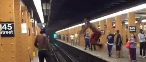 Ce a pățit un tânăr din SUA, după ce a încercat să sară peste șinele unei stații de metrou din New York. Cascadoria a devenit virală