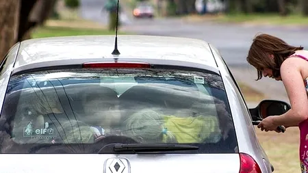 FOTO: Câți copii încap într-un Renault Clio